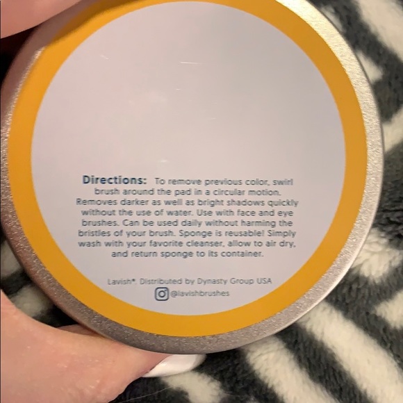 NWT DRY MAKEUP BRUSH CLEANER - Picture 2 of 3